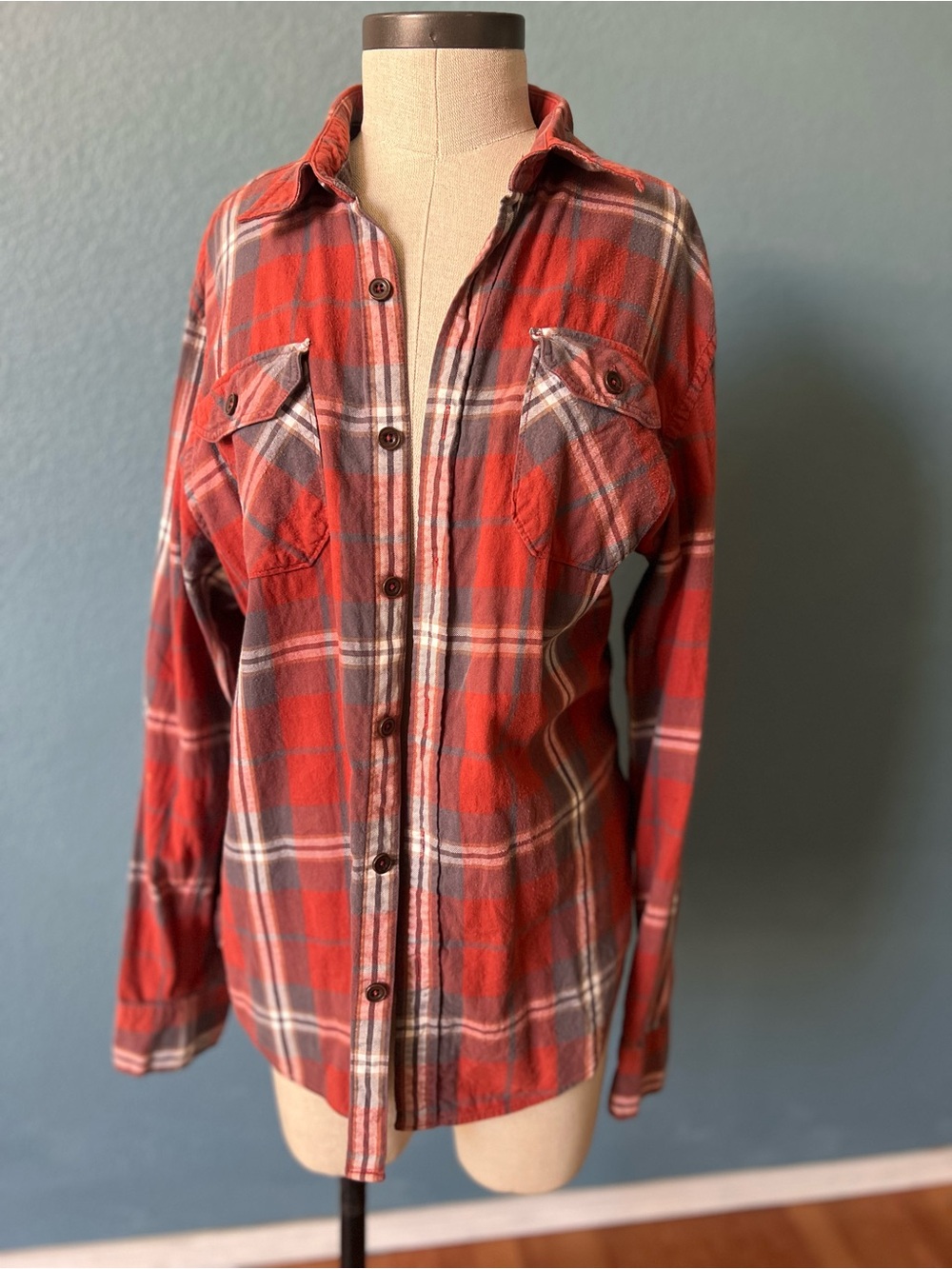 Women’s American Eagle Rusty Red Plaid and gray Button-Up Shirt 100% cotton